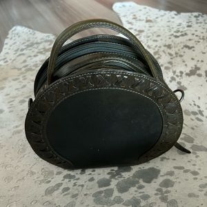 Lady conceal gun carrying bag